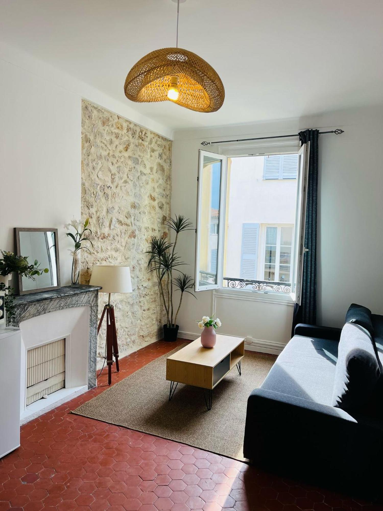 Studio En Plein Coeur Du Vieil Antibes, Vue Sur Place Romantique Exterior foto